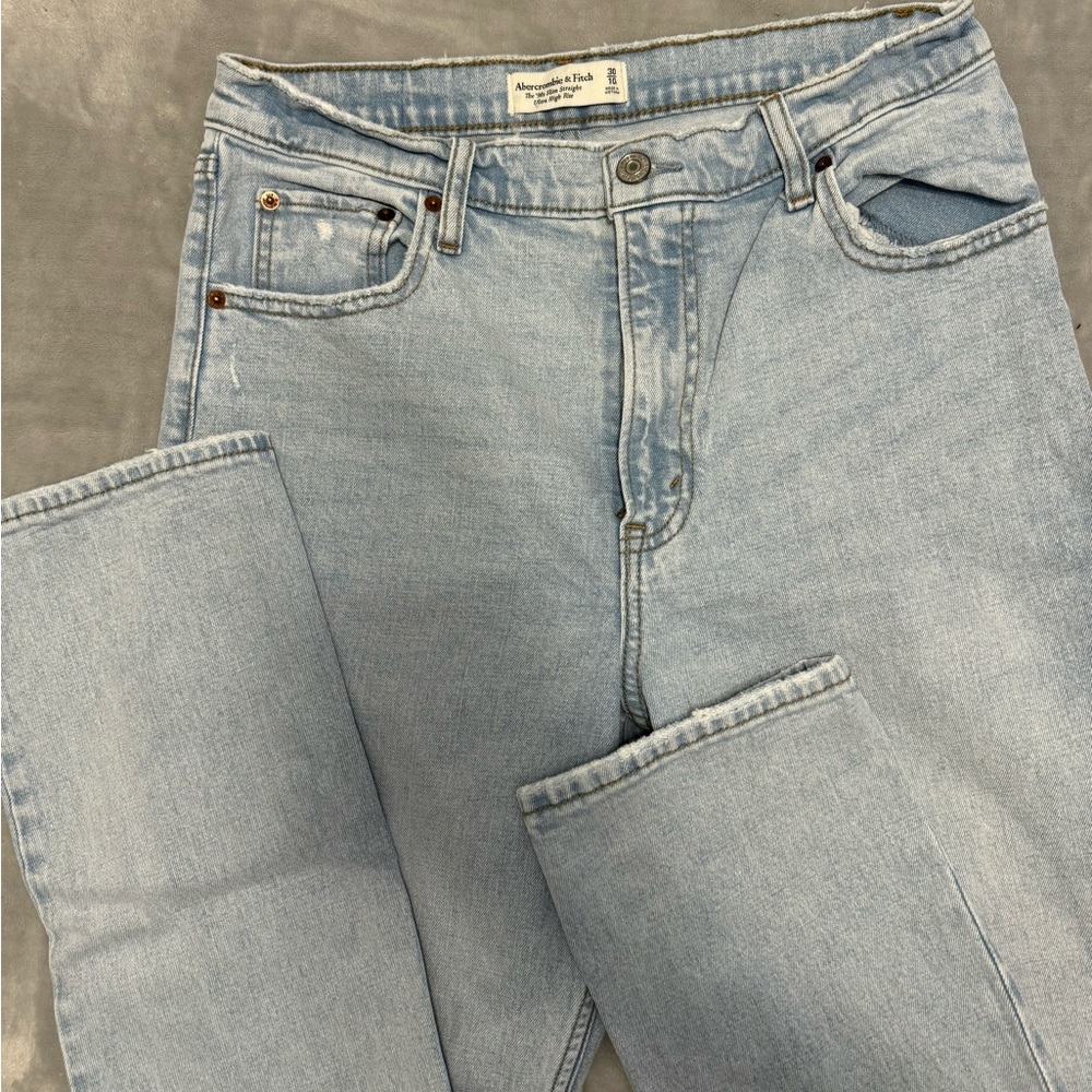 The 90’s Slim Straight Ultra High Rise - Light Wash